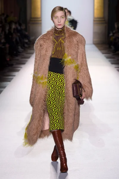 Look 18